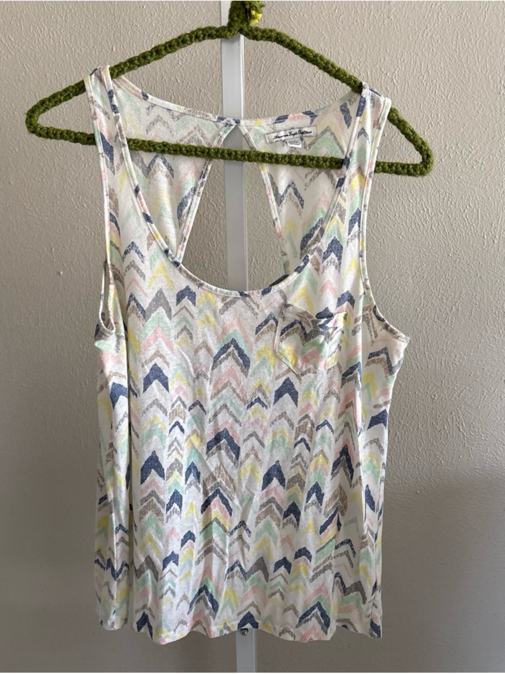 Lightweight Chevron Print Tank Top - White Multi Size Medium